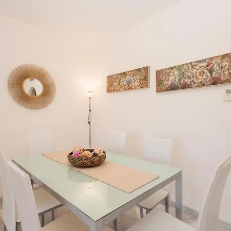 1st Line Complex Apartamento